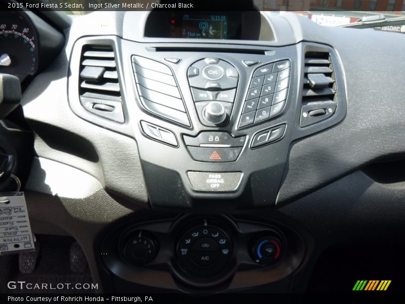 Ingot Silver Metallic / Charcoal Black 2015 Ford Fiesta S Sedan