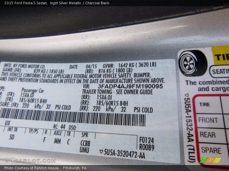 Ingot Silver Metallic / Charcoal Black 2015 Ford Fiesta S Sedan