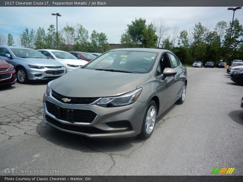 Pepperdust Metallic / Jet Black 2017 Chevrolet Cruze LT