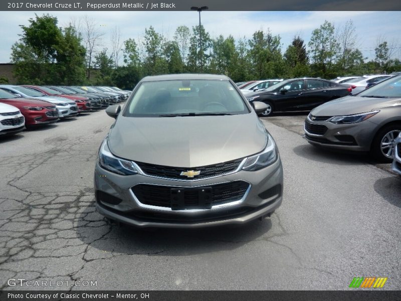 Pepperdust Metallic / Jet Black 2017 Chevrolet Cruze LT