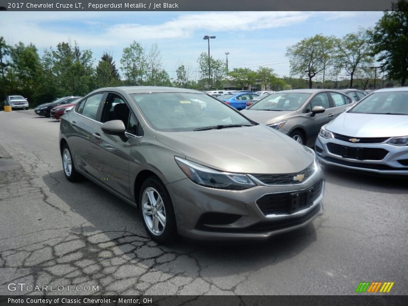 Pepperdust Metallic / Jet Black 2017 Chevrolet Cruze LT