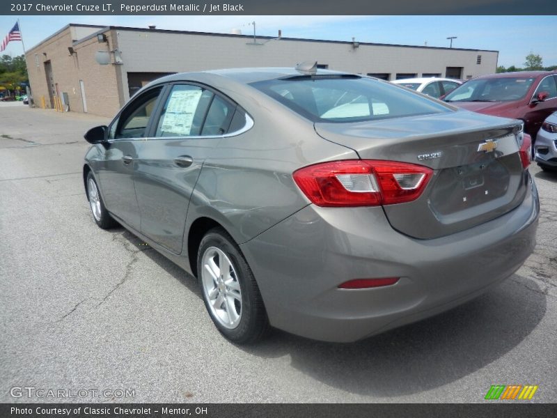 Pepperdust Metallic / Jet Black 2017 Chevrolet Cruze LT