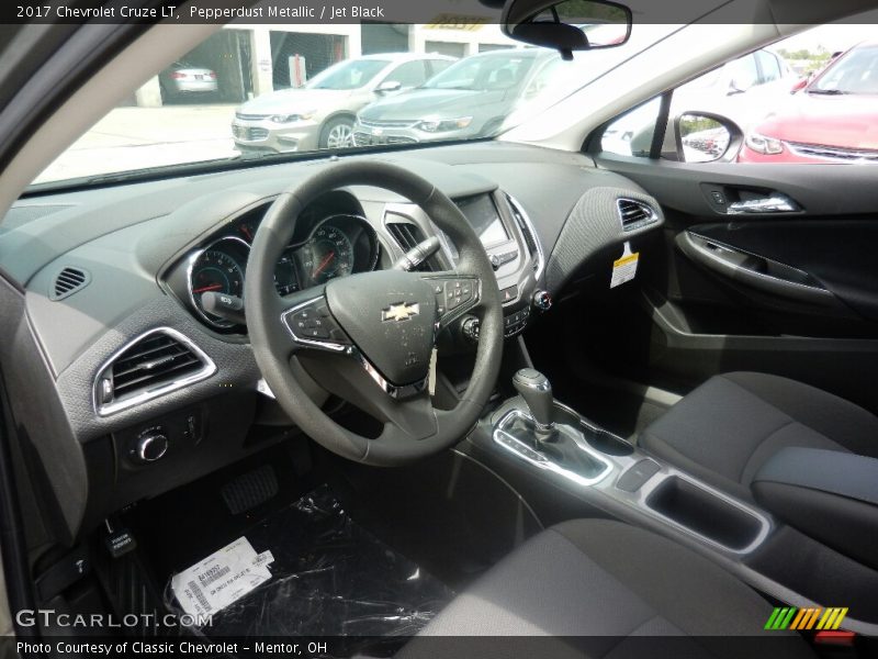 Pepperdust Metallic / Jet Black 2017 Chevrolet Cruze LT