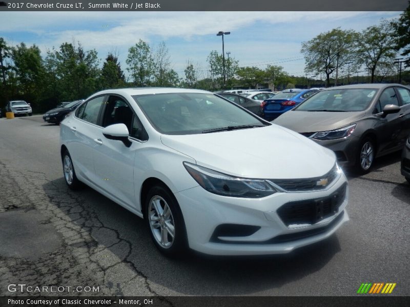 Summit White / Jet Black 2017 Chevrolet Cruze LT