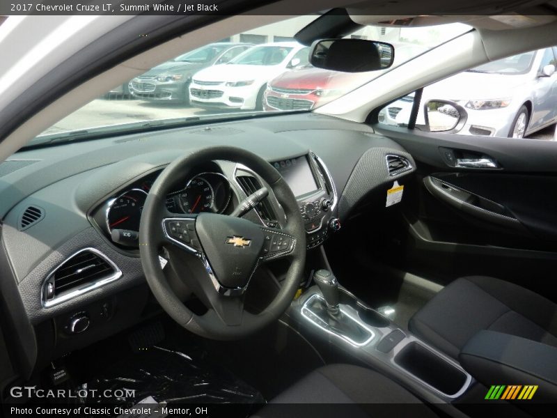 Summit White / Jet Black 2017 Chevrolet Cruze LT