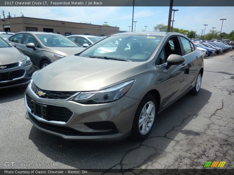 Pepperdust Metallic / Jet Black 2017 Chevrolet Cruze LT