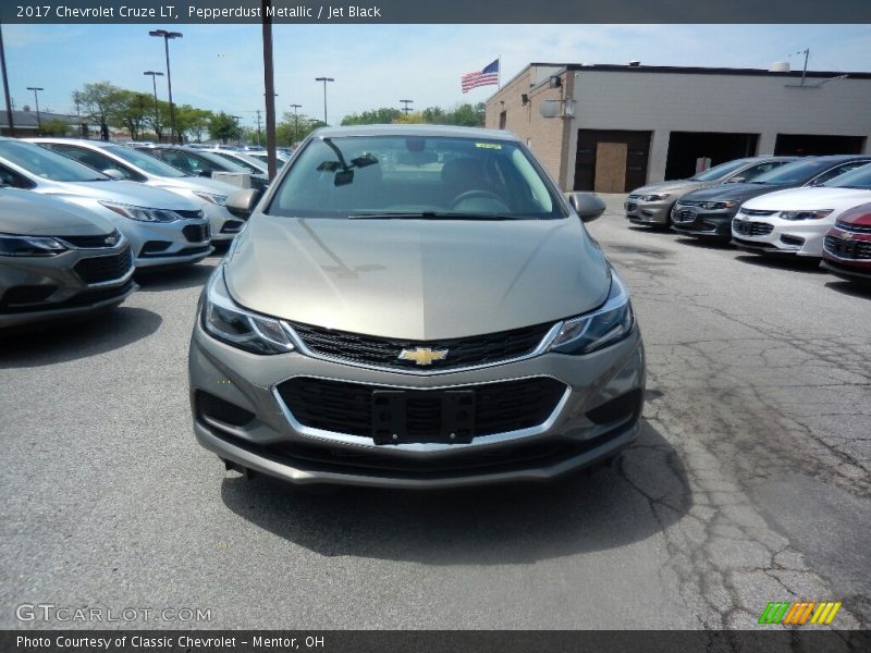 Pepperdust Metallic / Jet Black 2017 Chevrolet Cruze LT