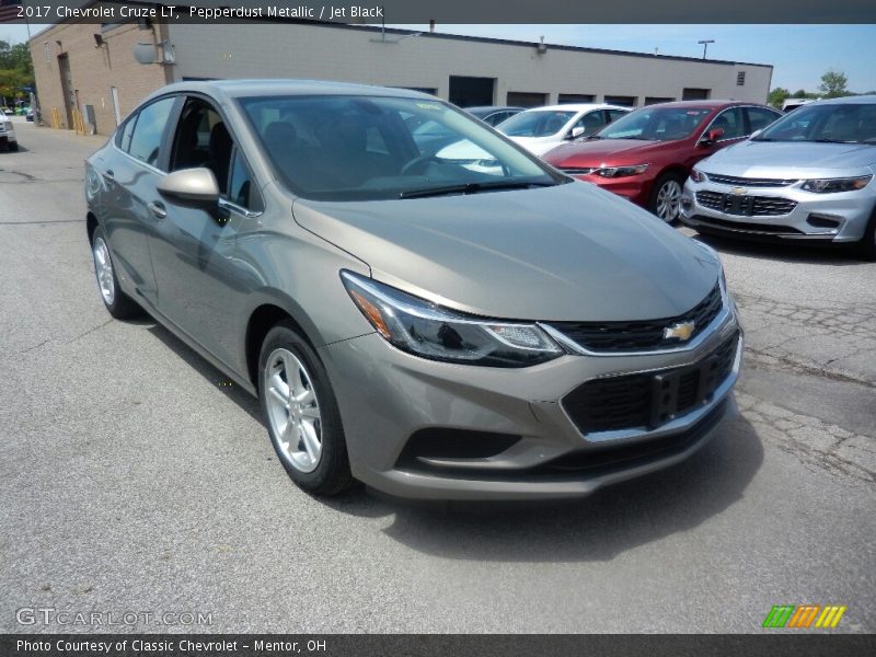Pepperdust Metallic / Jet Black 2017 Chevrolet Cruze LT
