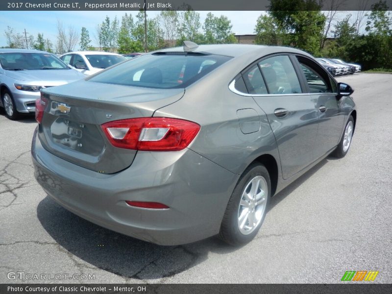 Pepperdust Metallic / Jet Black 2017 Chevrolet Cruze LT