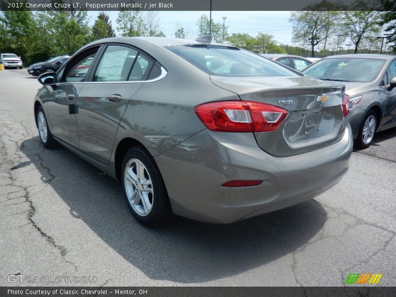 Pepperdust Metallic / Jet Black 2017 Chevrolet Cruze LT