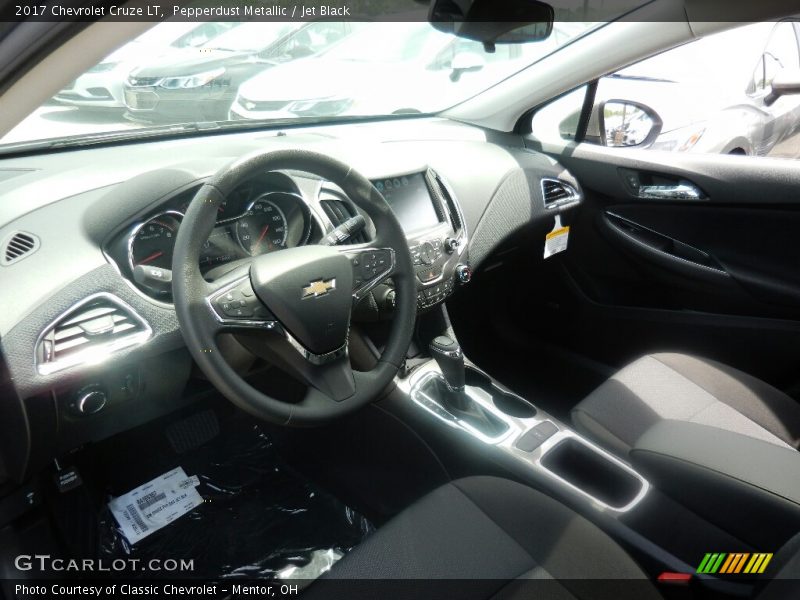 Pepperdust Metallic / Jet Black 2017 Chevrolet Cruze LT
