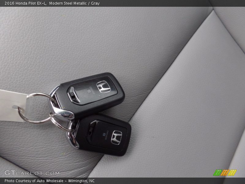 Modern Steel Metallic / Gray 2016 Honda Pilot EX-L