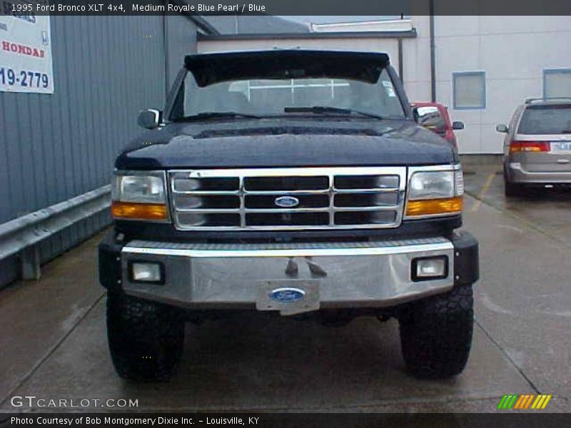 Medium Royale Blue Pearl / Blue 1995 Ford Bronco XLT 4x4