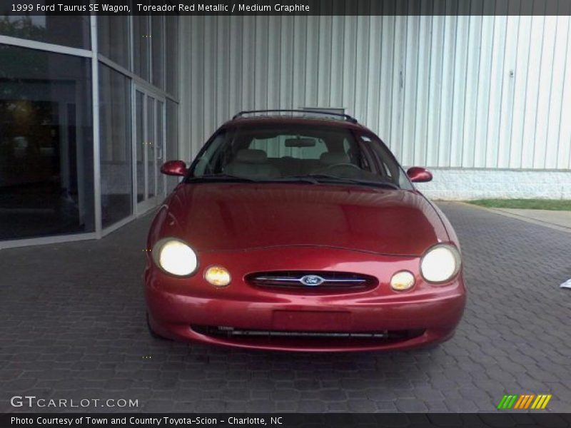 Toreador Red Metallic / Medium Graphite 1999 Ford Taurus SE Wagon