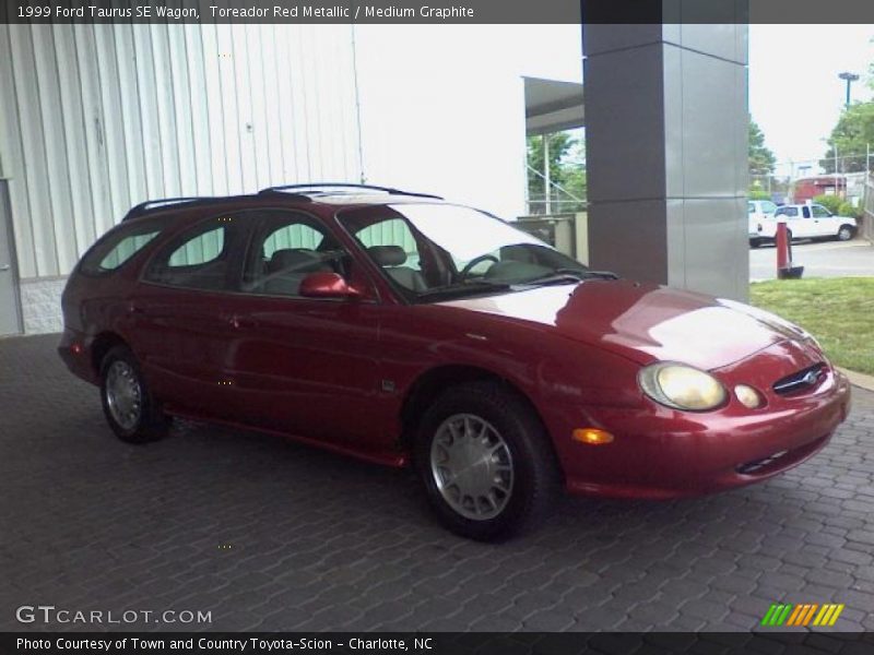Toreador Red Metallic / Medium Graphite 1999 Ford Taurus SE Wagon