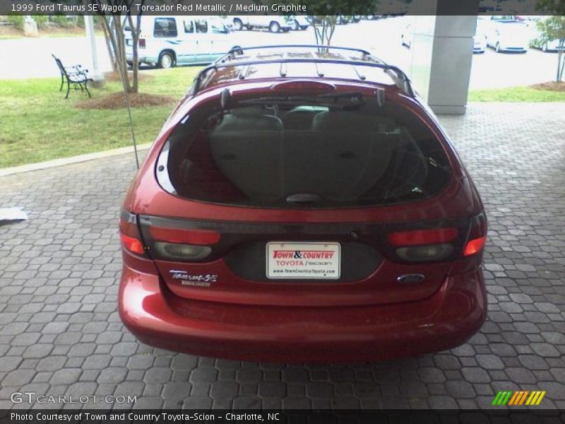 Toreador Red Metallic / Medium Graphite 1999 Ford Taurus SE Wagon