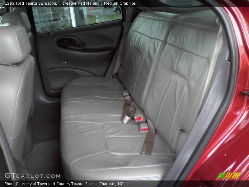 Toreador Red Metallic / Medium Graphite 1999 Ford Taurus SE Wagon