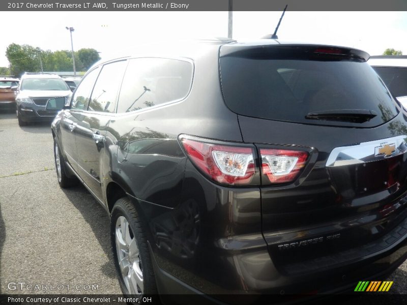 Tungsten Metallic / Ebony 2017 Chevrolet Traverse LT AWD