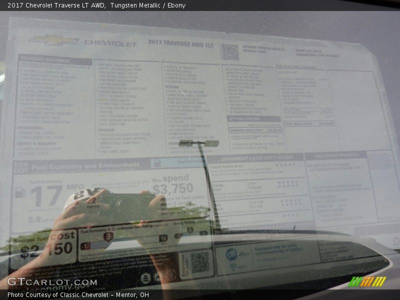Tungsten Metallic / Ebony 2017 Chevrolet Traverse LT AWD