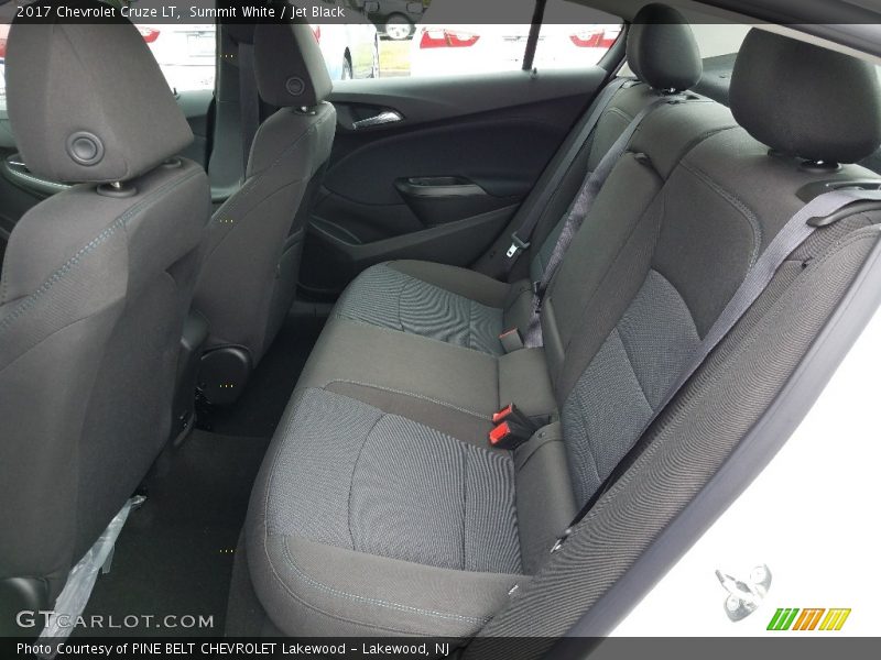 Summit White / Jet Black 2017 Chevrolet Cruze LT