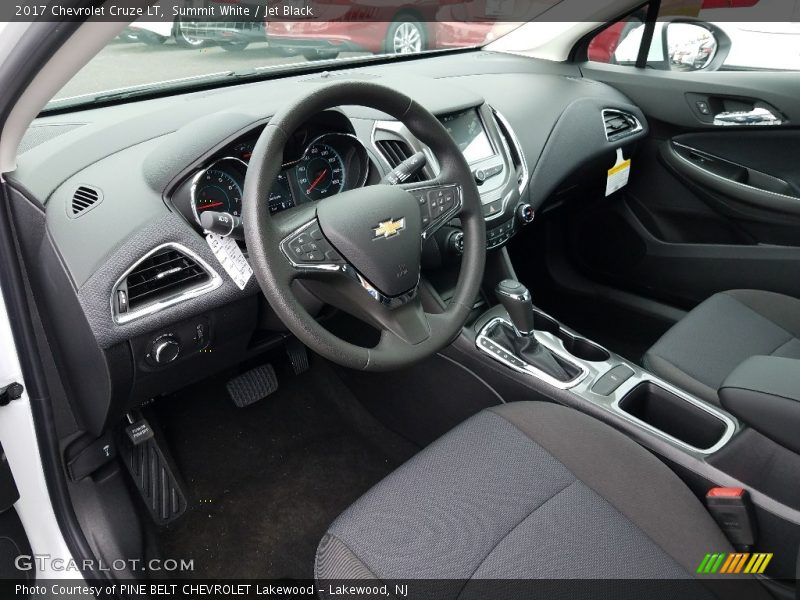 Summit White / Jet Black 2017 Chevrolet Cruze LT