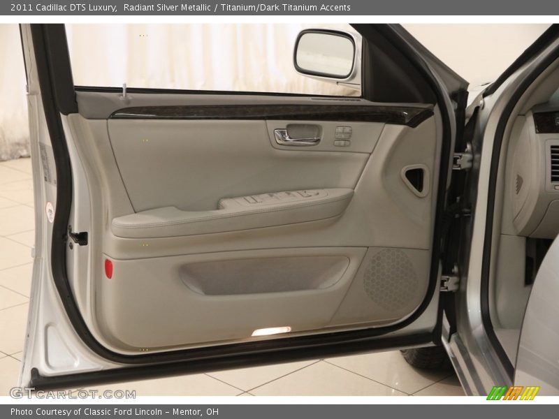 Radiant Silver Metallic / Titanium/Dark Titanium Accents 2011 Cadillac DTS Luxury