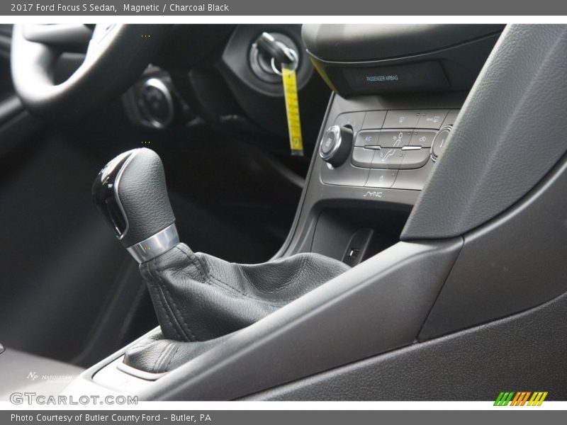 Magnetic / Charcoal Black 2017 Ford Focus S Sedan