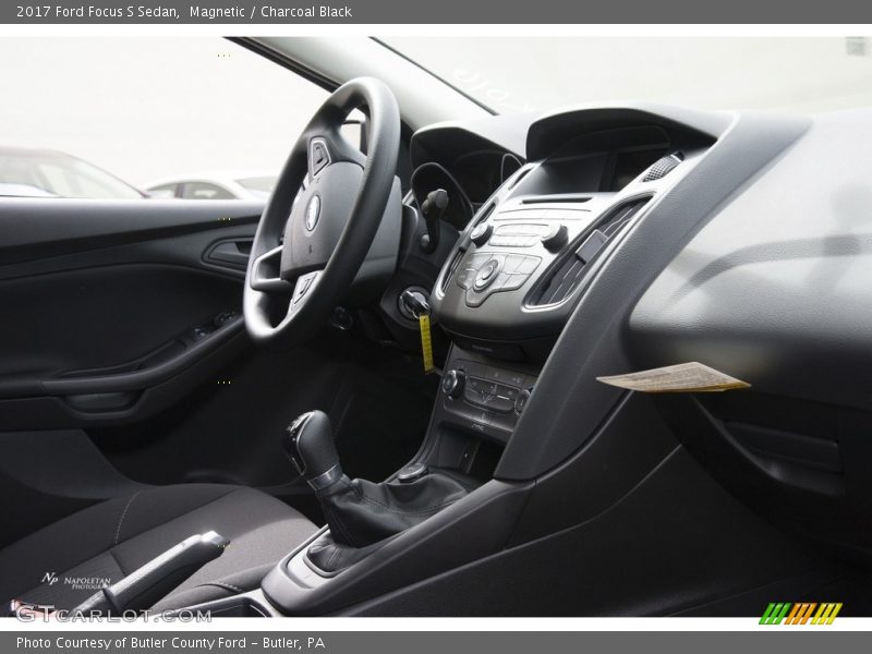 Magnetic / Charcoal Black 2017 Ford Focus S Sedan