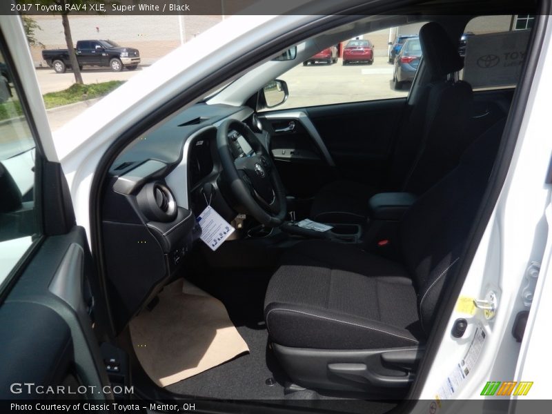 Super White / Black 2017 Toyota RAV4 XLE