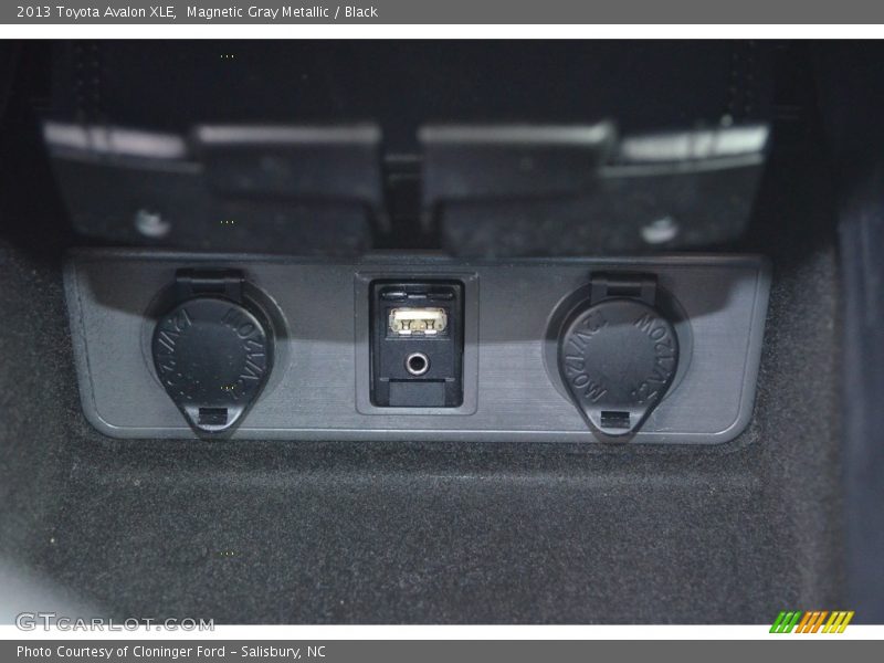 Magnetic Gray Metallic / Black 2013 Toyota Avalon XLE