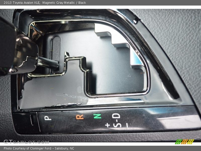 Magnetic Gray Metallic / Black 2013 Toyota Avalon XLE