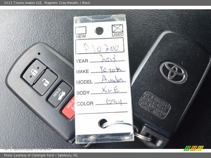Magnetic Gray Metallic / Black 2013 Toyota Avalon XLE