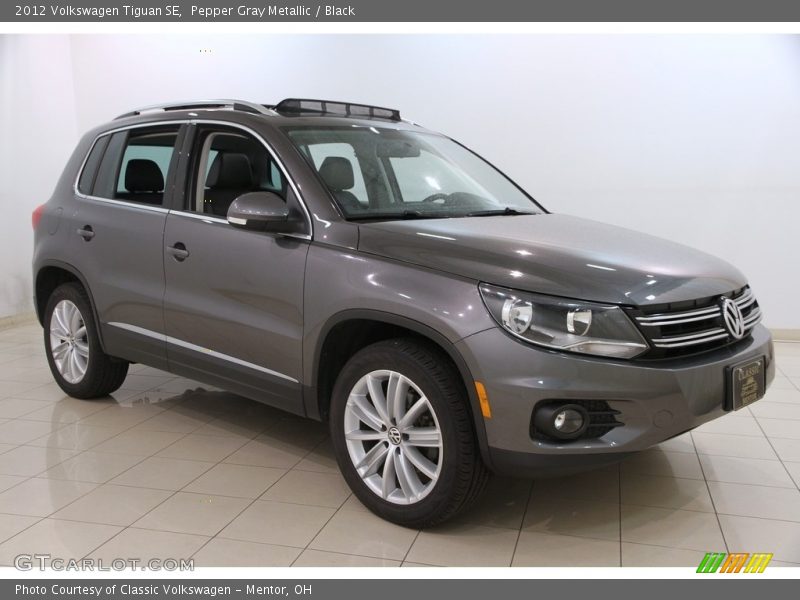 Pepper Gray Metallic / Black 2012 Volkswagen Tiguan SE