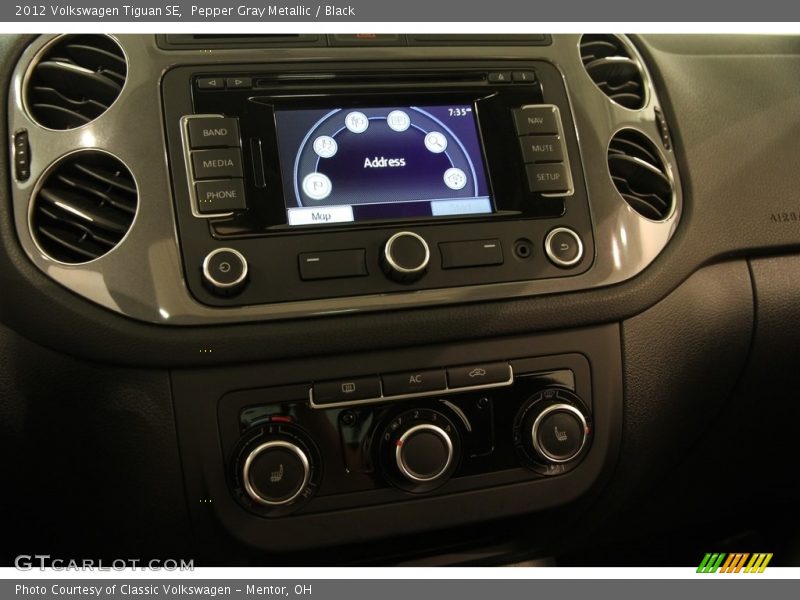 Pepper Gray Metallic / Black 2012 Volkswagen Tiguan SE
