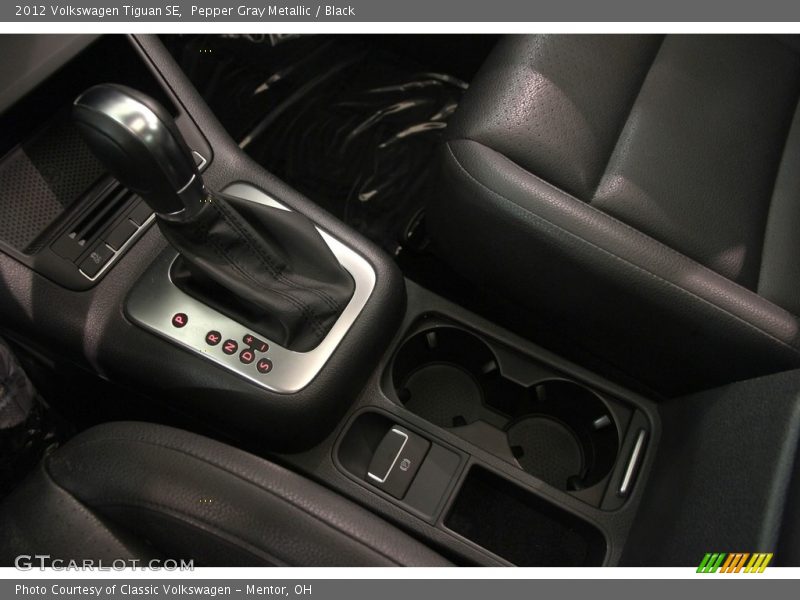 Pepper Gray Metallic / Black 2012 Volkswagen Tiguan SE