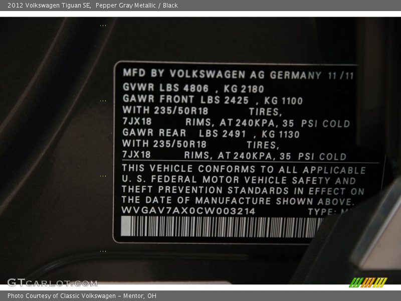 Pepper Gray Metallic / Black 2012 Volkswagen Tiguan SE