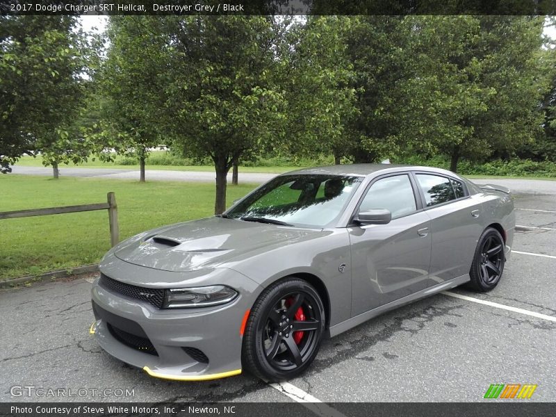 Front 3/4 View of 2017 Charger SRT Hellcat