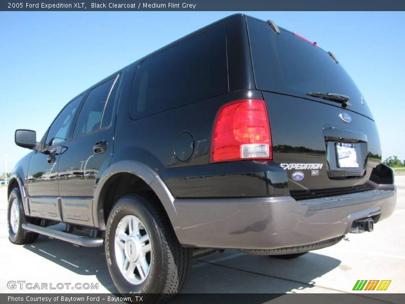 Black Clearcoat / Medium Flint Grey 2005 Ford Expedition XLT