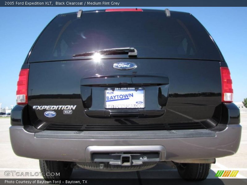 Black Clearcoat / Medium Flint Grey 2005 Ford Expedition XLT