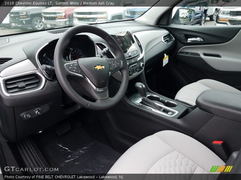 Summit White / Medium Ash Gray 2018 Chevrolet Equinox LT