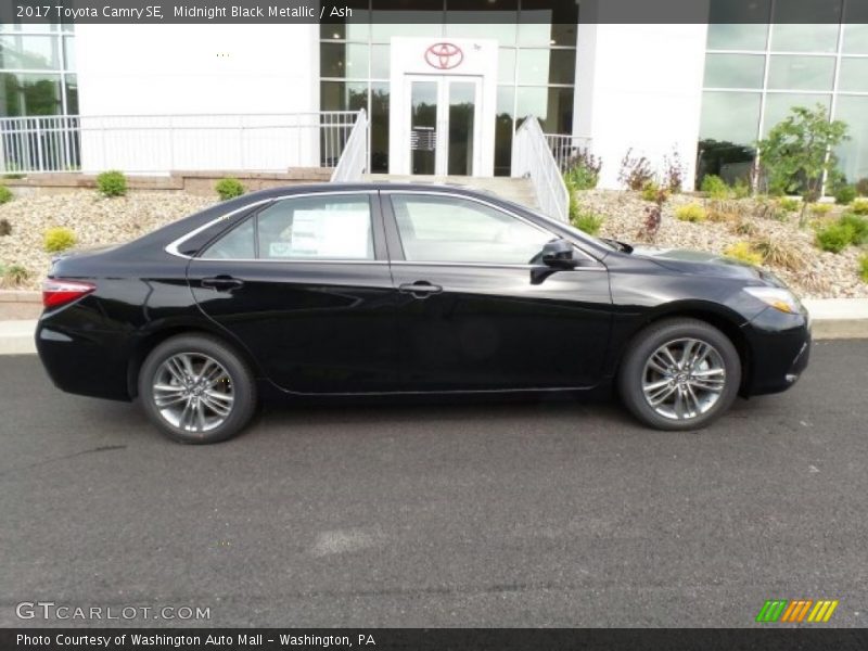 Midnight Black Metallic / Ash 2017 Toyota Camry SE