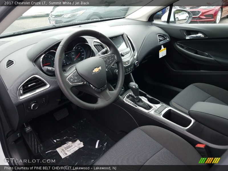 Summit White / Jet Black 2017 Chevrolet Cruze LT