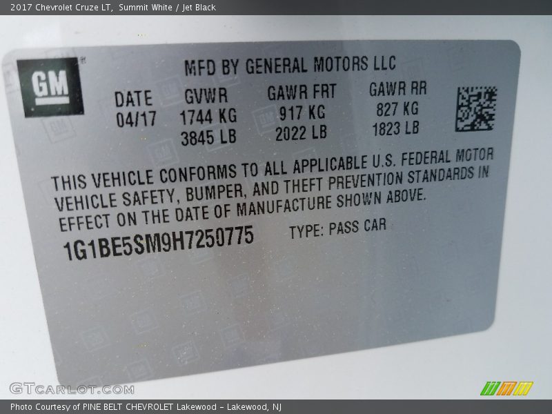 Summit White / Jet Black 2017 Chevrolet Cruze LT