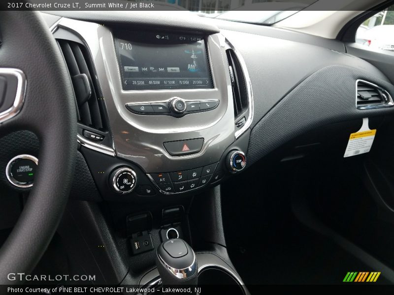 Summit White / Jet Black 2017 Chevrolet Cruze LT
