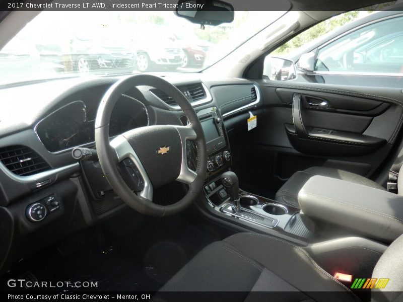 Iridescent Pearl Tricoat / Ebony 2017 Chevrolet Traverse LT AWD