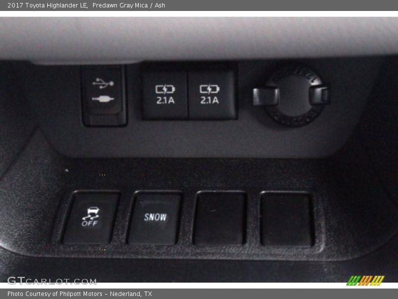 Predawn Gray Mica / Ash 2017 Toyota Highlander LE