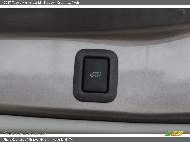Predawn Gray Mica / Ash 2017 Toyota Highlander LE