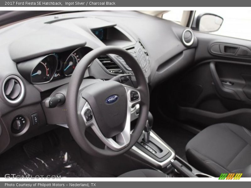 Ingot Silver / Charcoal Black 2017 Ford Fiesta SE Hatchback