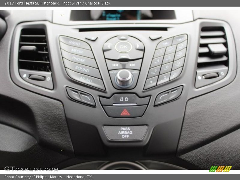 Ingot Silver / Charcoal Black 2017 Ford Fiesta SE Hatchback