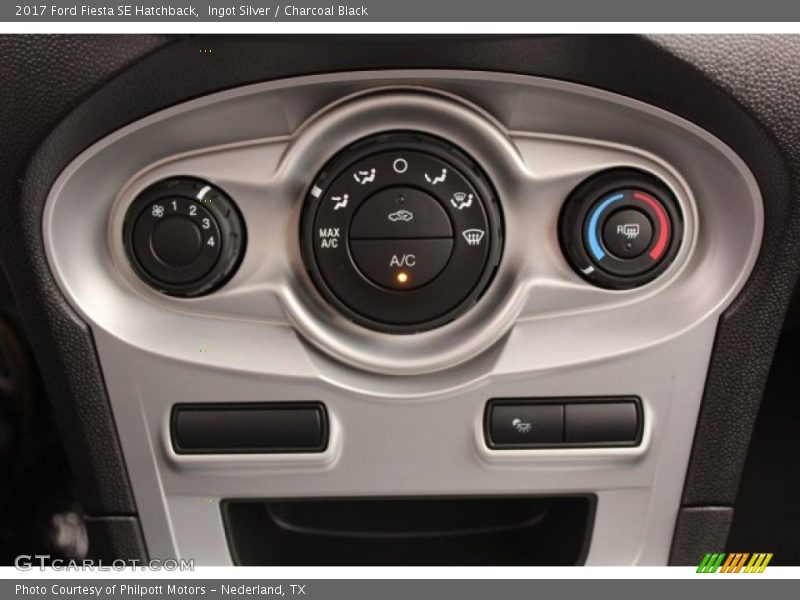 Ingot Silver / Charcoal Black 2017 Ford Fiesta SE Hatchback